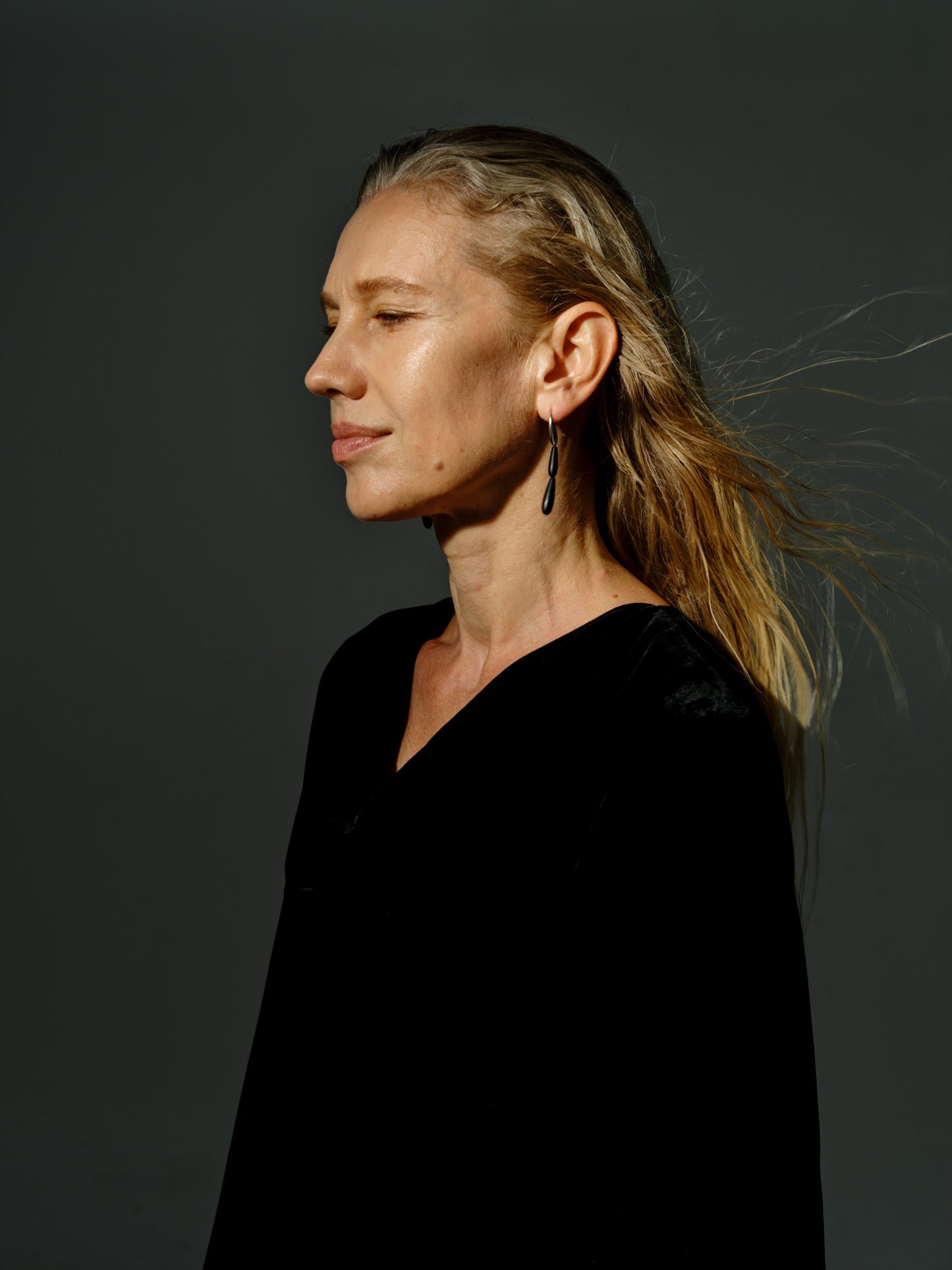 Short spring earrings made of black buffalo horn by RIVERLAKE, showcasing a sleek and modern design.