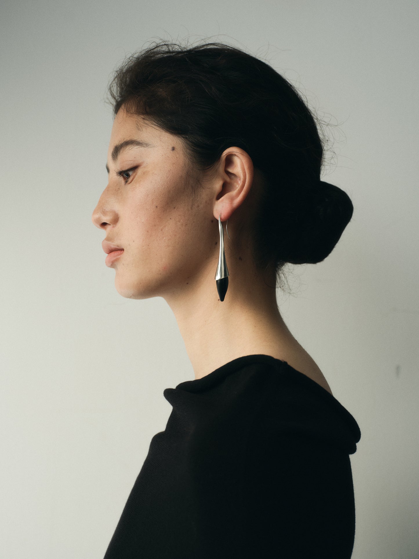 RIVERLAKE Dusk Drop Earrings featuring elegant black buffalo horn design, showcasing a modern and minimalist style.