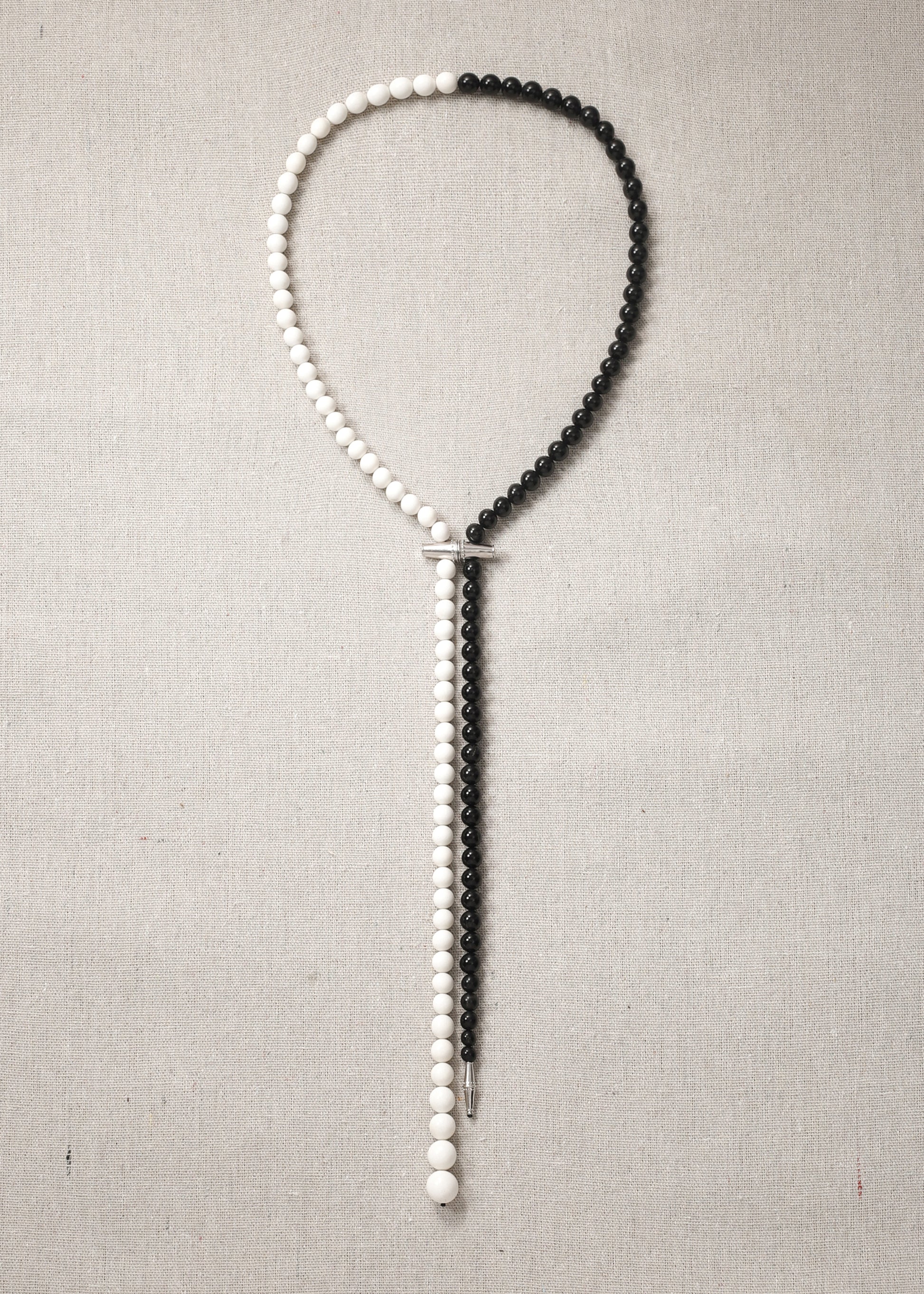 RIVERLAKE Fall Necklace featuring antler and black buffalo horn in a stylish, nature-inspired design.