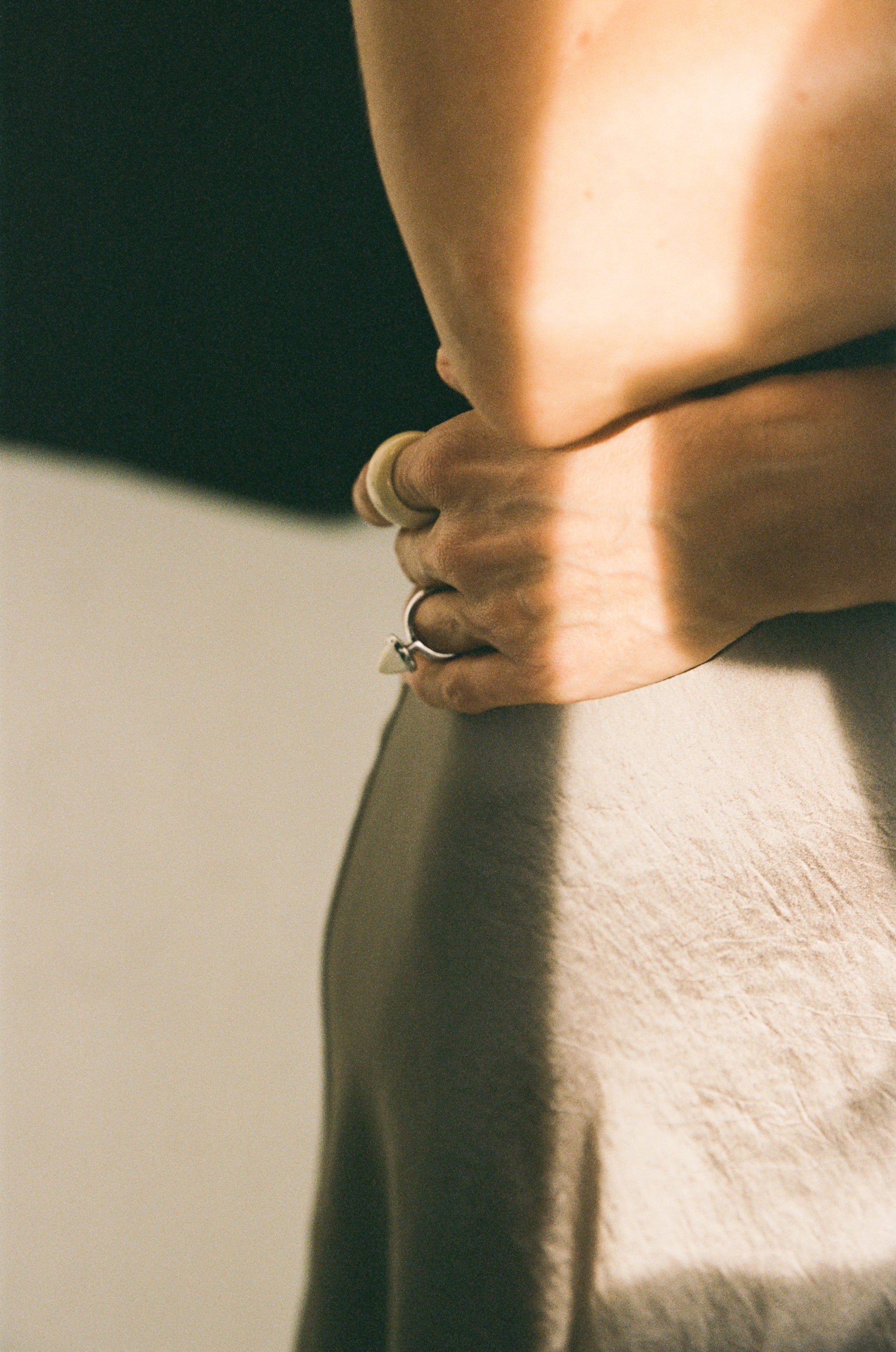 RIVERLAKE Hillock Enclave Ring featuring a unique sheep horn design, showcasing natural textures and shapes.