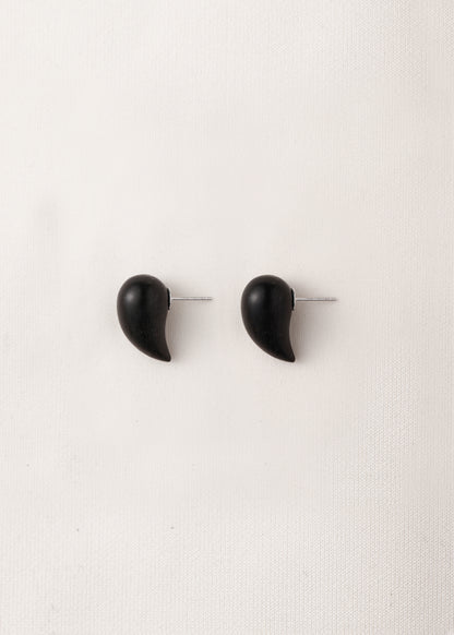 Small fang earrings made of black buffalo horn by RIVERLAKE, featuring a unique and stylish design.