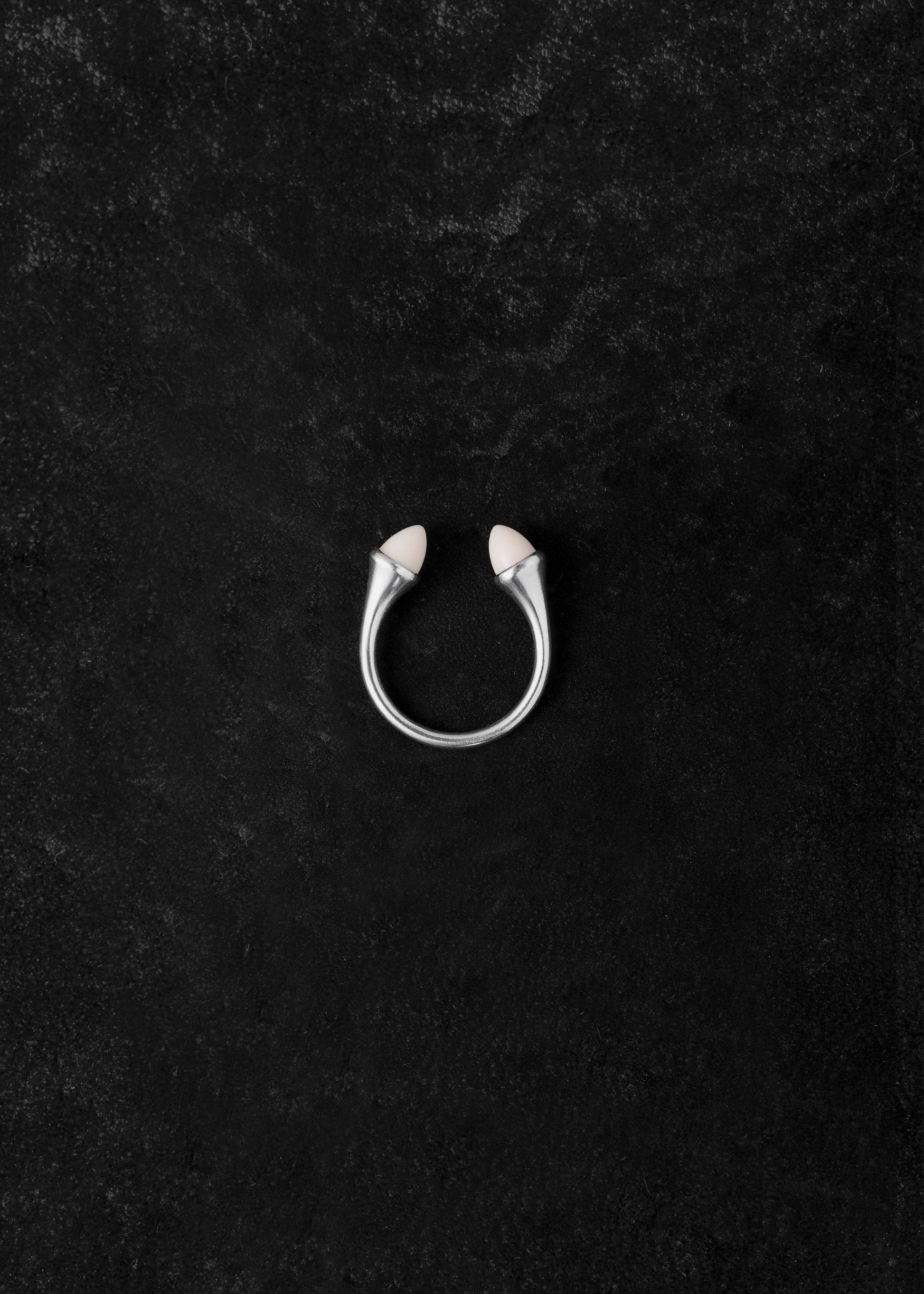 RIVERLAKE teeth ring made of ox bone, featuring a unique white design with intricate details and a smooth finish.