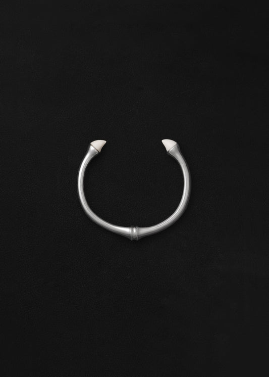 RIVERLAKE Talon Cuff in Antler, featuring a textured design with a neutral color suitable for various outfits.