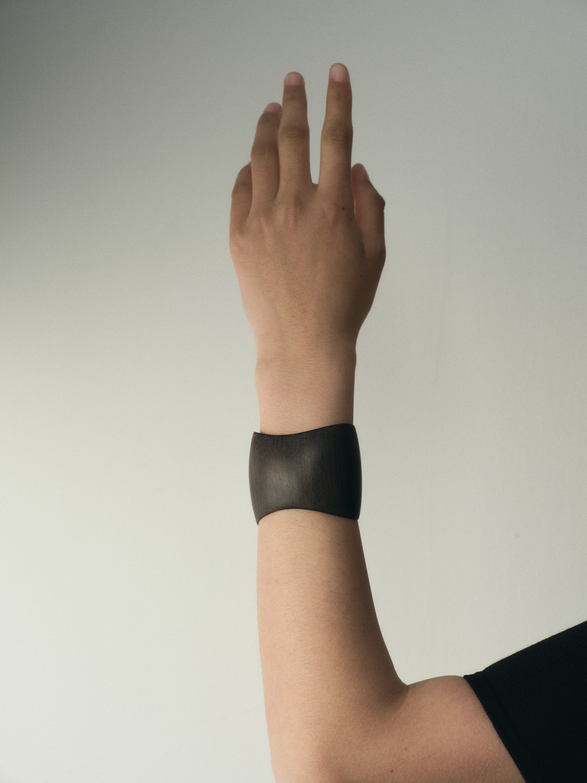 RIVERLAKE Manica Cuff in Ebony featuring a sleek design with a smooth, polished finish.