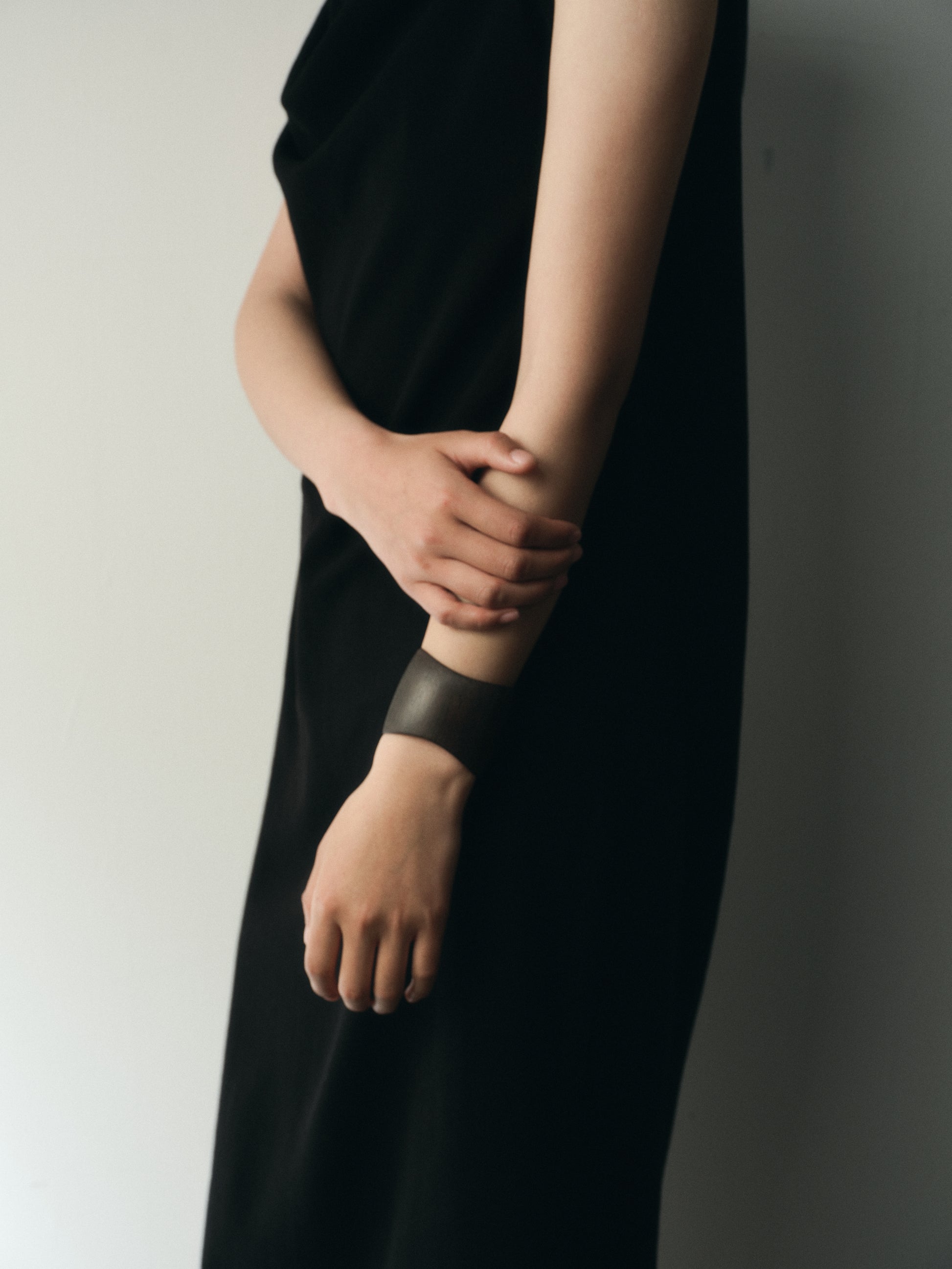 RIVERLAKE Manica Cuff in Ebony featuring a sleek, modern design with a smooth finish and elegant silhouette.