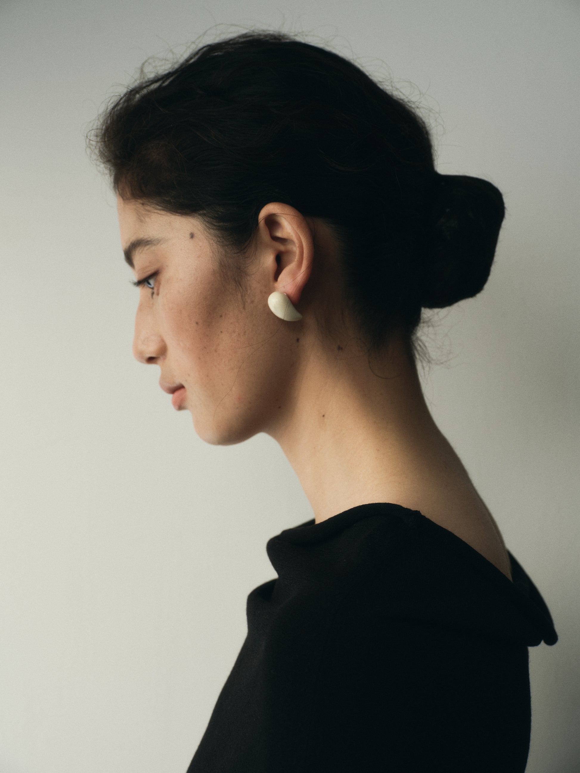 Small fang earrings made of black buffalo horn by RIVERLAKE, showcasing a sleek and unique design.