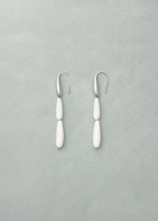 Short spring earrings with antler design by RIVERLAKE, featuring a unique and natural aesthetic.