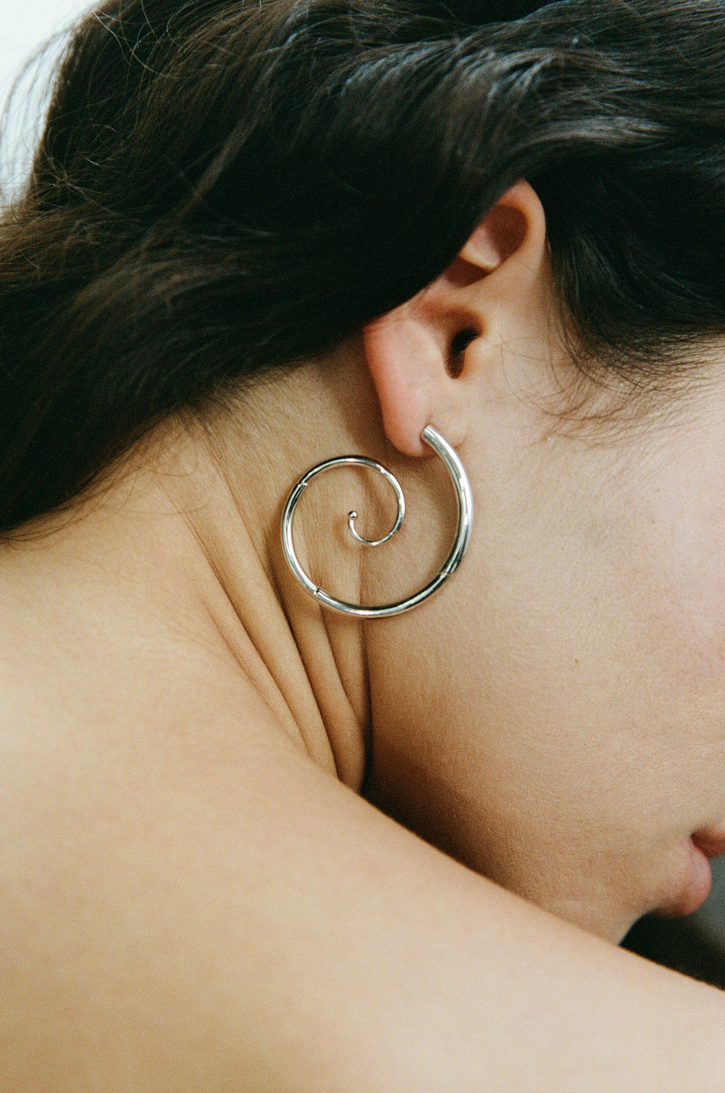 RIVERLAKE Tendril Earrings featuring a delicate twisted design in silver, perfect for elegant everyday wear.